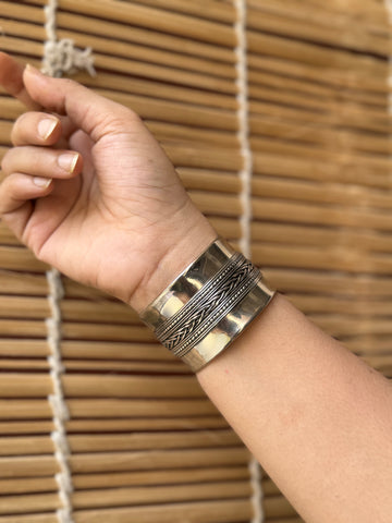 Mahi Textured Bracelet | Handcuff