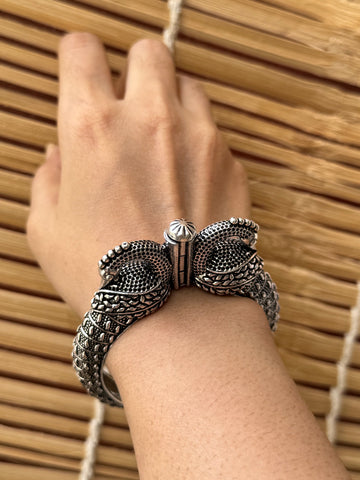 Kanika Textured Bracelet | Kada